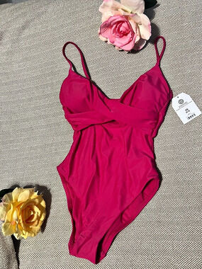 No Boundaries Keyhole One-Piece Swimsuit Pink XS